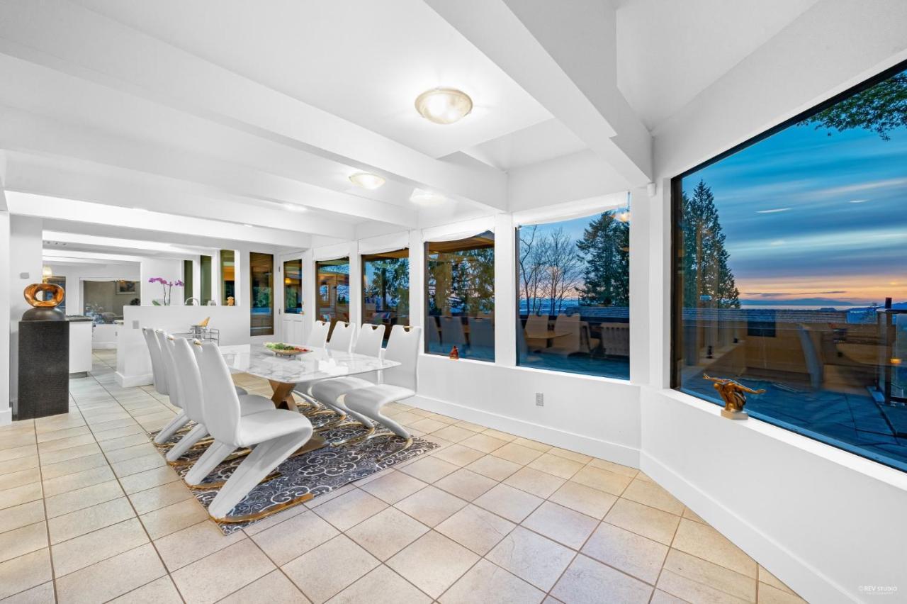 נורת וונקובר Grouse Cheerful Large Private Bedroom, Bath, Shared Deck, Pool, Hot Tub מראה חיצוני תמונה