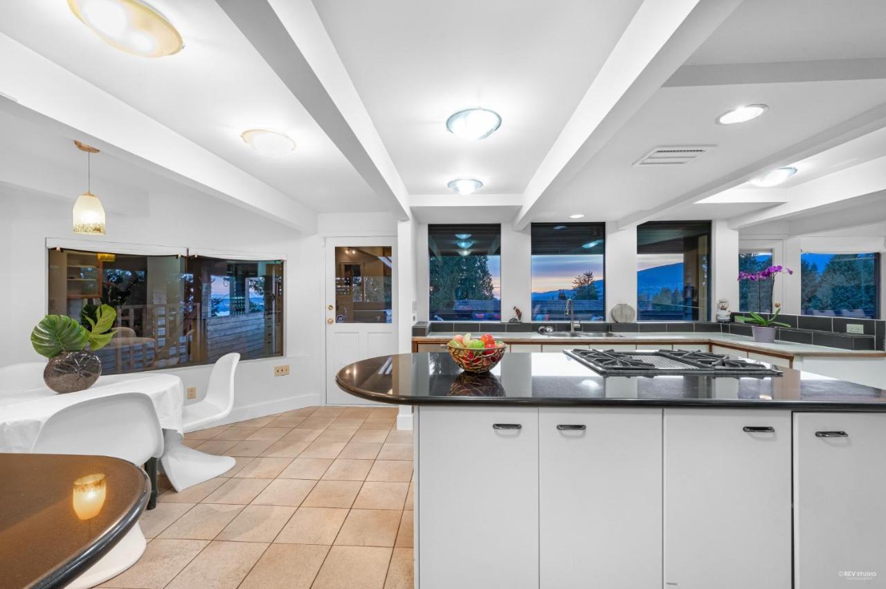 נורת וונקובר Grouse Cheerful Large Private Bedroom, Bath, Shared Deck, Pool, Hot Tub מראה חיצוני תמונה