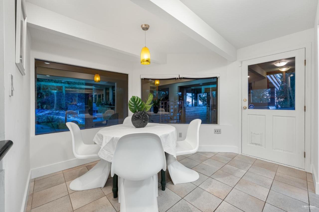 נורת וונקובר Grouse Cheerful Large Private Bedroom, Bath, Shared Deck, Pool, Hot Tub מראה חיצוני תמונה