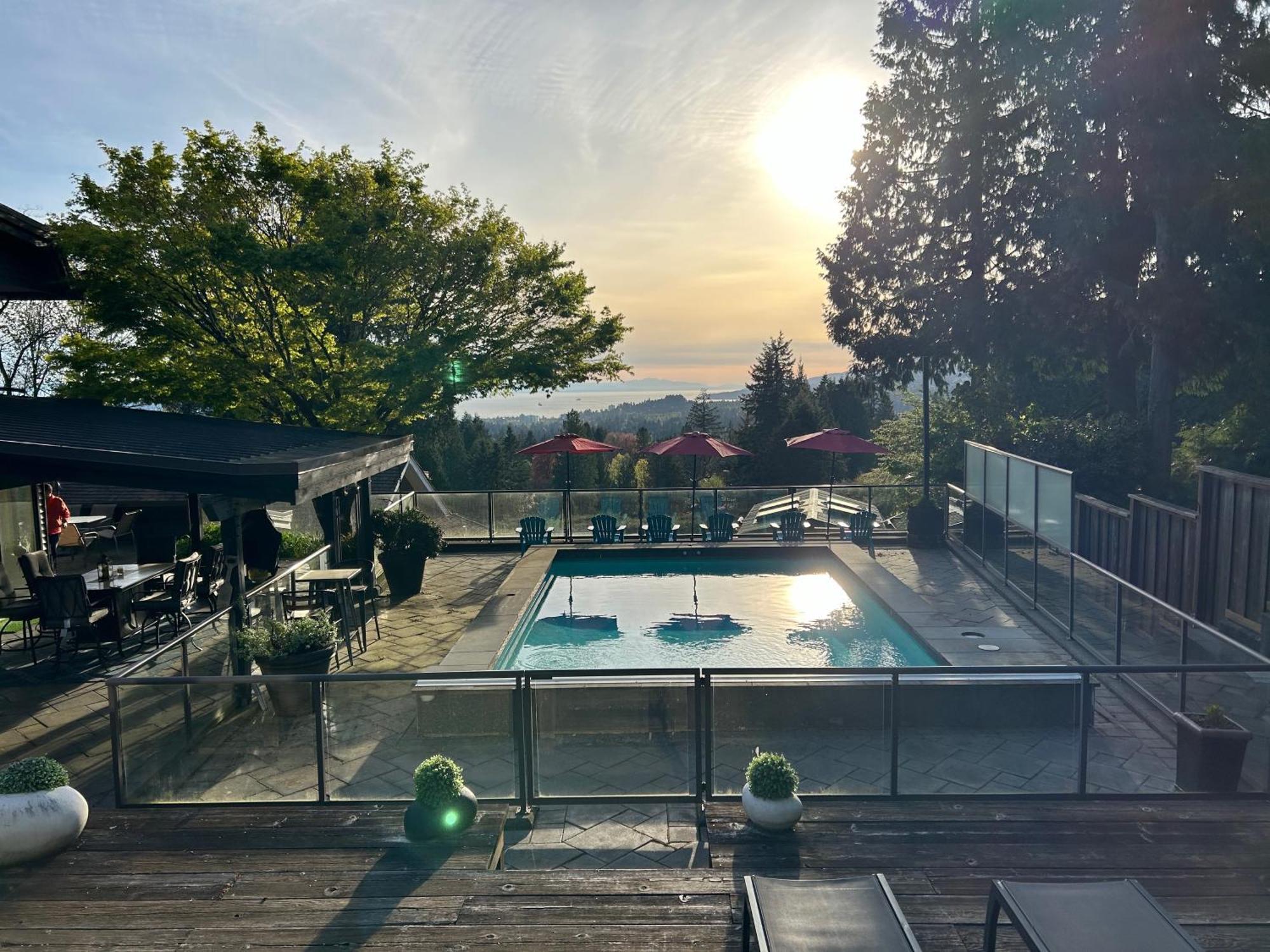 נורת וונקובר Grouse Cheerful Large Private Bedroom, Bath, Shared Deck, Pool, Hot Tub מראה חיצוני תמונה
