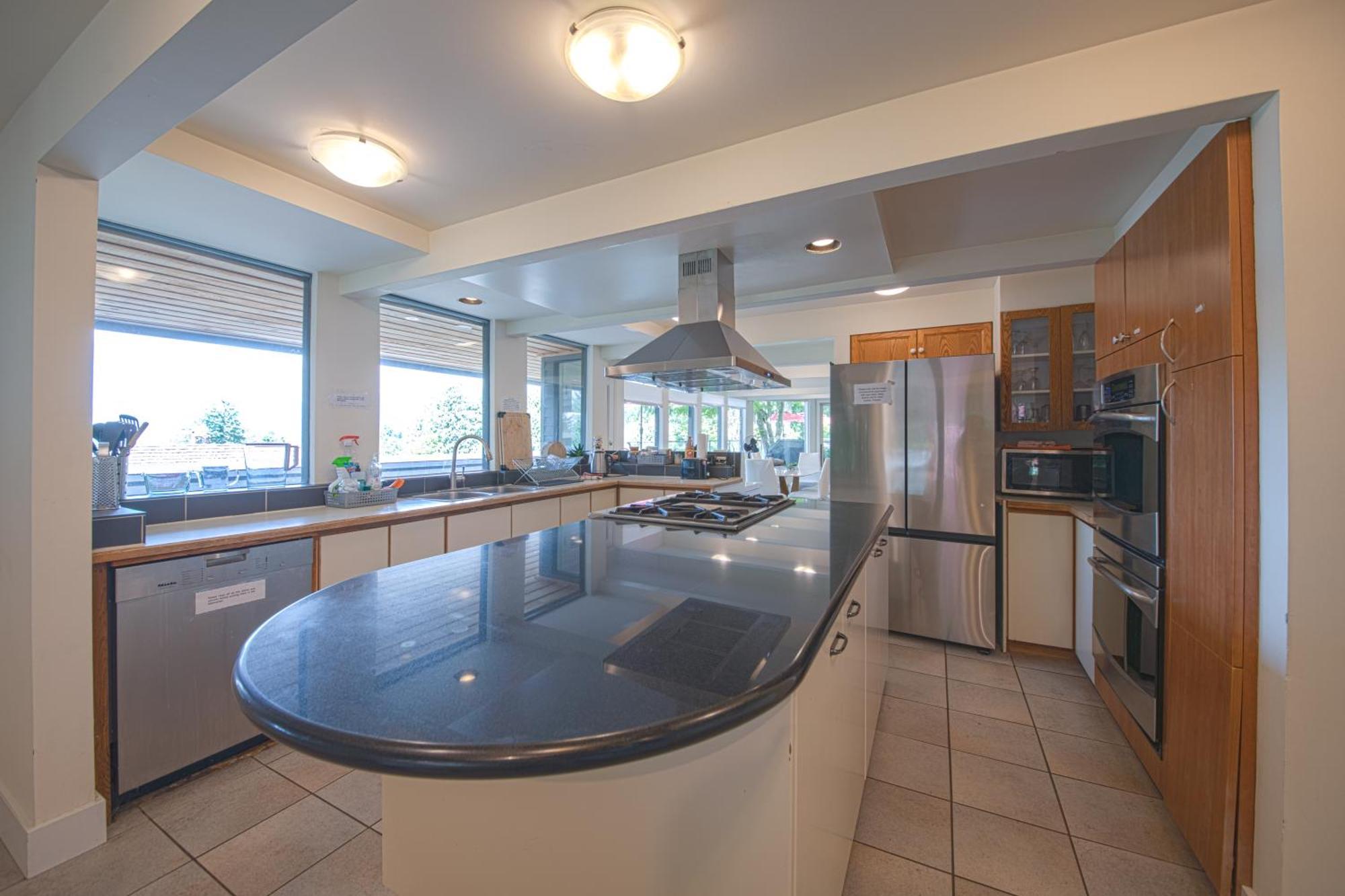 נורת וונקובר Grouse Cheerful Large Private Bedroom, Bath, Shared Deck, Pool, Hot Tub מראה חיצוני תמונה